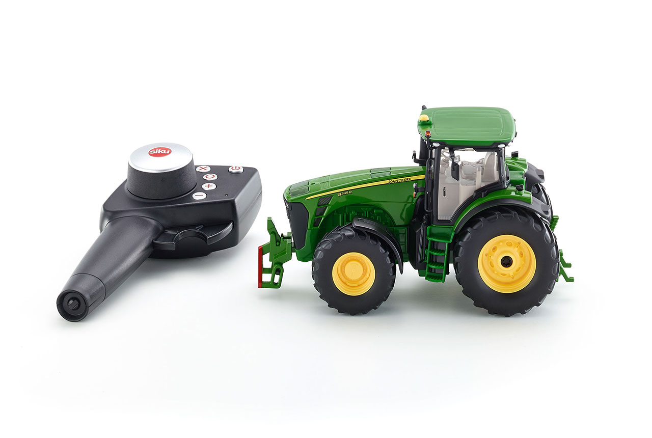 Hračka John Deere 8345R - model traktoru